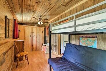 بيت ريفى Secluded Cabin W/ Pond ~ 37 Mi To Gulf Coast!