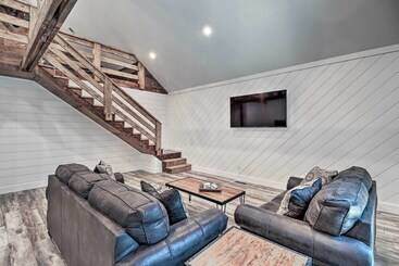 별장 All Encompassing Lakehouse W/ Modern Accents!