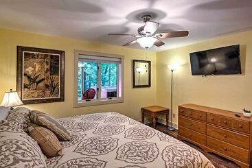 کلبه Arden Vacation Rental W/ Private Hot Tub & Grill!