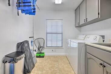 کلبه Riverfront Seguin Home W/ Dock: 3 Mi To Dtwn!