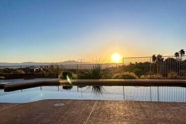 קוטג'' Fountain Hills Home W/ Pool, Spa & Putting Green!