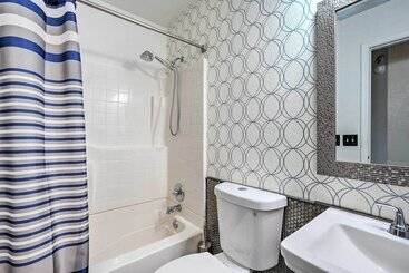 קוטג'' Peoria Home W/ Patio, 2 Mi To Sports Complex!