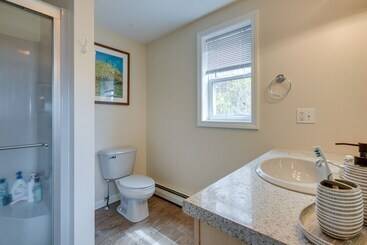 کلبه Spacious Gilford Home 2 Mi To Lake Winnipesaukee!