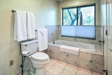 بيت ريفى Beautiful Cabin W/ Deck On East Verde River!