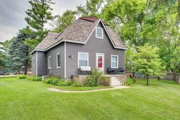 بيت ريفى Charming Eagle Grove Farmhouse W/ Patio!