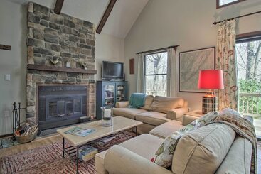 コテージ Cozy Wintergreen Cabin Near Mountain Inn & Slopes!