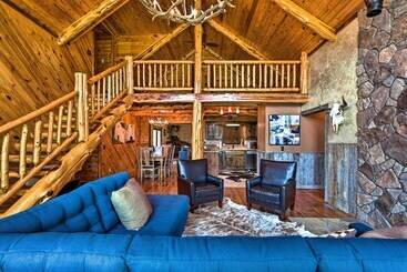茅舍 Eureka Springs Area Cabin W/ Deck + 7 Acres!