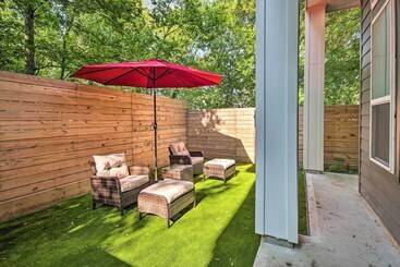 کلبه Modern Home W/ Yard: 2 Mi To Downtown Houston!