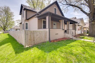 کلبه Pet Friendly Davenport Home   Near Casino & Golf