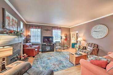 קוטג'' Spacious Michigan Home W/ Private Hot Tub