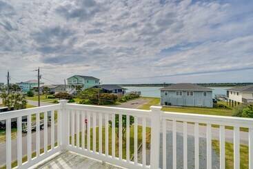 コテージ Topsail Beach Vacation Rental: Steps To Shore!