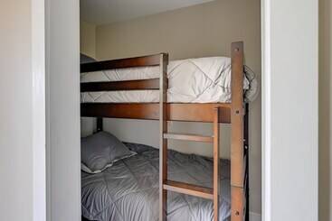 קוטג'' Beautiful Franklin Home W/ Bunkhouse & Hot Tub!