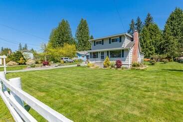 茅舍 Charming Updated Retreat Walk To Lake Stevens!