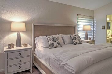 Сельский дом Sand Dollar  Jenson Beach Home W/ Pool Access!