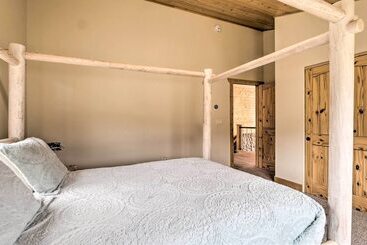 Сельский дом Breathtaking Lake View Retreat W/ On Site Hiking!