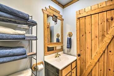 קוטג'' Cabin In Resort   1/2 Mi To Guntersville Lake!