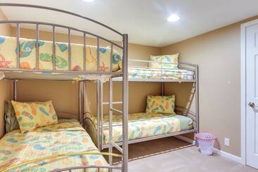 茅舍 Dock & Hot Tub: Lakefront Camdenton Haven!