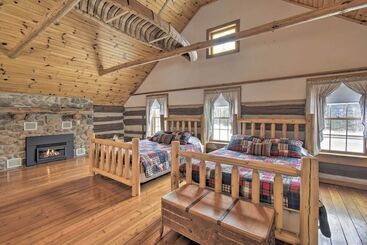 קוטג'' Log Cabin On The Wolf River W/ Private Hot Tub!