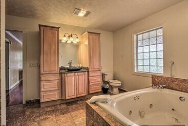 コテージ Luxe Cabin W/ Covered Pool + Smoky Mountain Vistas