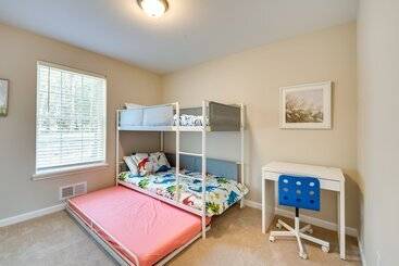 별장 Hike & Ski: Pocono Lake Home W/ Community Perks!