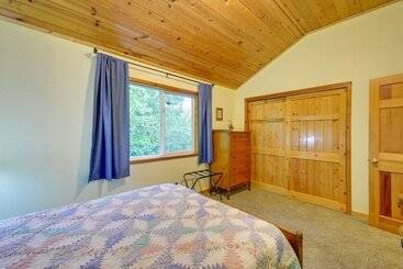 コテージ Tahuya Cabin: Hood Canal + Olympic Mountain Views!