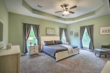 קוטג'' Tallassee Creekside Cabin W/ Forest Views!
