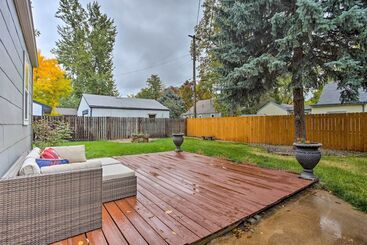 Сельский дом Walk To Dtwn Littleton: Updated Pet Friendly Home