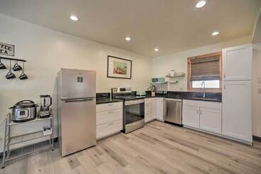 بيت ريفى Waterfront Home   Walk To Downtown Saranac Lake!