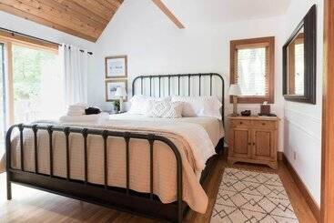 茅舍 Wintergreen Resort Home ~ 2 Miles To Ski Slopes!