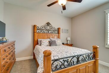 بيت ريفى Carlsbad Retreat W/ Fire Pit & Fenced Yard!