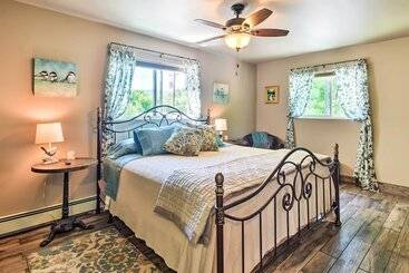کلبه Cozy Home W/ Media Room: Short Walk To Taos Plaza!