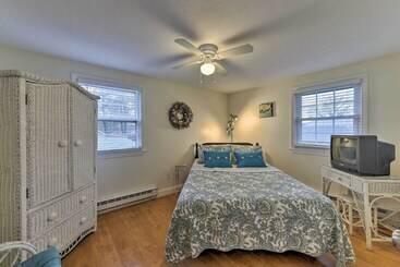 Сельский дом East Wareham Home W/ Pond Access & Private Dock