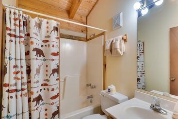 コテージ Gatlinburg Cabin W/ Hot Tub ~ 6 Mi To Downtown!