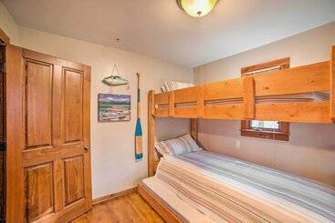 קוטג'' Lakefront Harrison Home W/ Sunroom, Deck, & Dock!