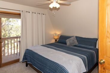 קוטג'' Lazy Bear Lodge  In Florissant W/ Mountain Views!