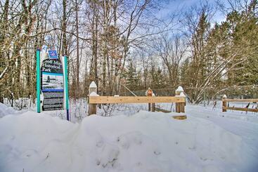 بيت ريفى Modern Crosby Retreat < 1 Mi To Serpent Lake!