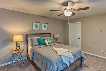 کلبه Walk To At&t Stadium: Arlington Home W/ Yard!
