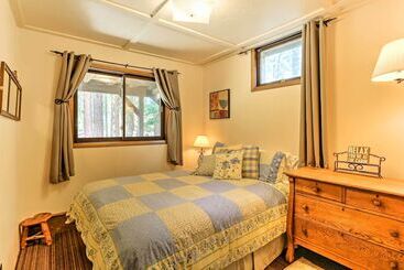Сельский дом Riverside Winthrop Chalet W/ Hot Tub & 2 Decks!