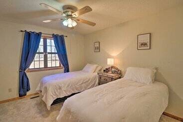 Сельский дом Secluded Marble Falls Family Home W/ Mtn Views!