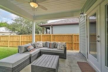 بيت ريفى West End Home W/ Yard < 1 Mi To Beach Access!