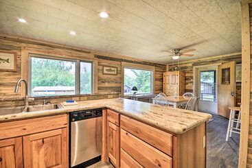 קוטג'' Contact Mountain Hideaway W/ Views & Porches!
