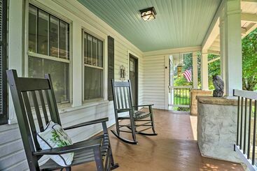 קוטג'' Cozy Home W/ Views < 1 Mi To Lake Junaluska!