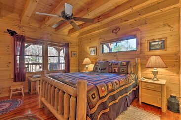 بيت ريفى Lake Lure Log Cabin W/ Grill, Near Hiking!