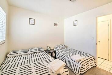 کلبه North Las Vegas Home W/ Yard, 7 Mi To Dtwn!