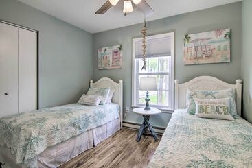 کلبه Ocean View Escape W/ Sunroom + Water Access!