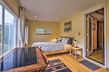بيت ريفى Riverfront Gold Bar Cabin W/ Hot Tub & Mtn Views!