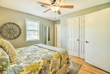 茅舍 Charming Home W/ Porch: Walk To Greers Ferry Lake!