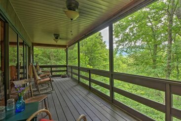 بيت ريفى Charming Murphy House W/ 2 Decks Near Trails!