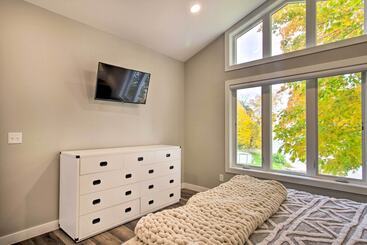 茅舍 Pearl Lake Retreat W/ Dock & Stunning Views!