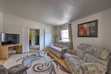 کلبه Red Rock Rambler  Moab Home W/ Hot Tub & Views!